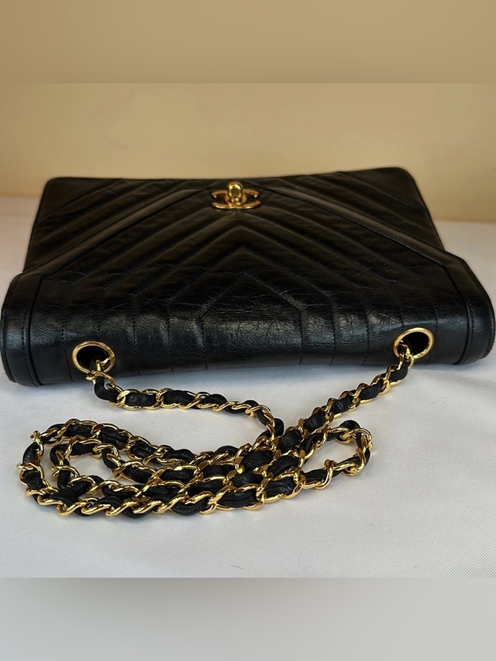 CHANEL Rare Early‑80s Chevron Lambskin Turnlock Envelope Bag 24K Gold‑Plated - Picture 15 of 16